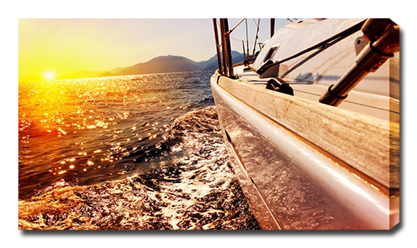 Закат и яхта