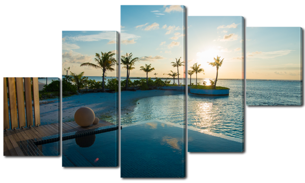 Отель на побережье