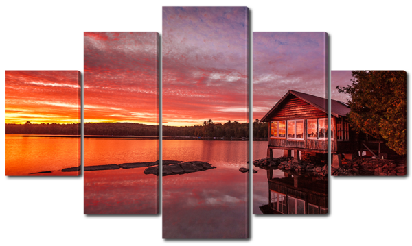 Хижина на берегу озера