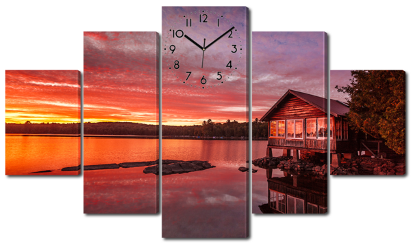 Хижина на берегу и закат