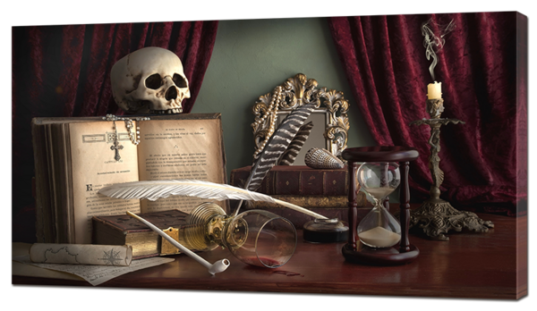 Стол с предметами