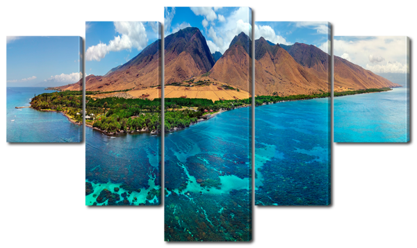 Горы на пляже