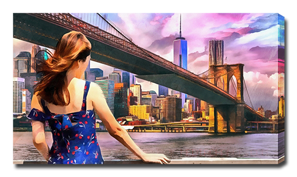 Девушка на фоне города